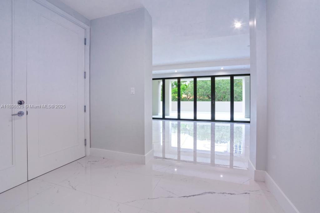 718 Valencia Ave #202 Coral Gables, FL 33134