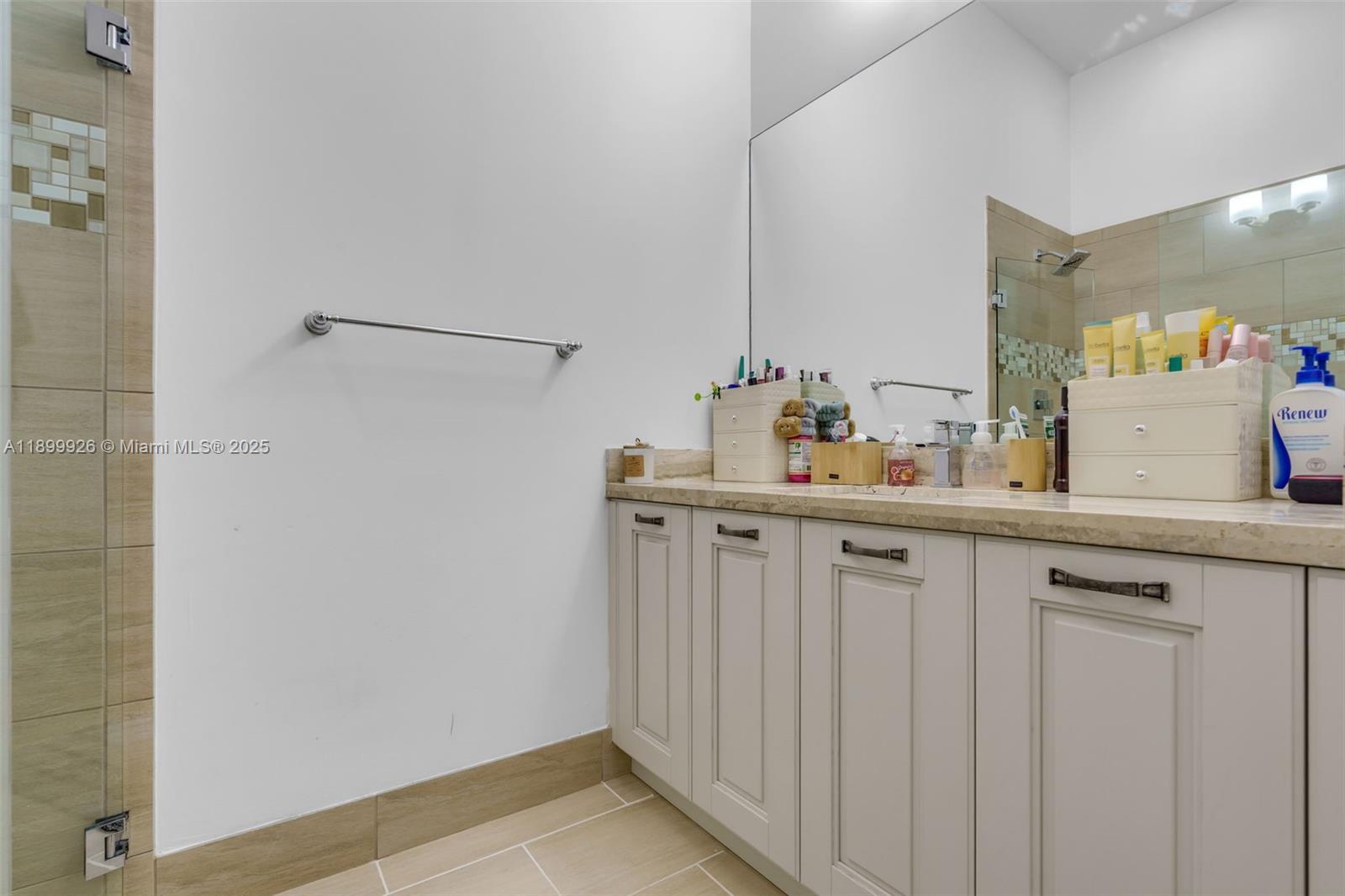 8449 NW 51st Ter Doral, FL 33166