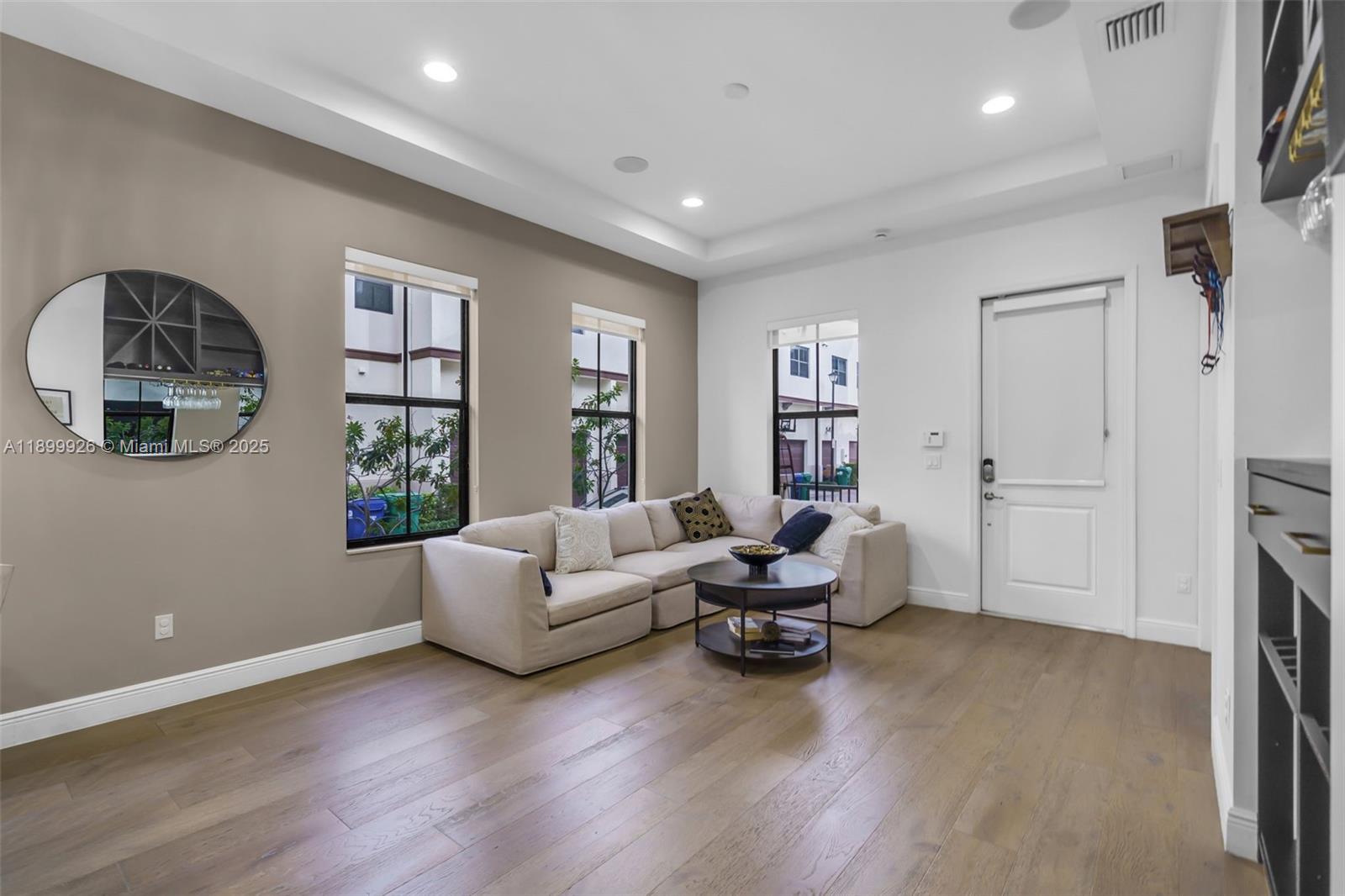 8449 NW 51st Ter Doral, FL 33166