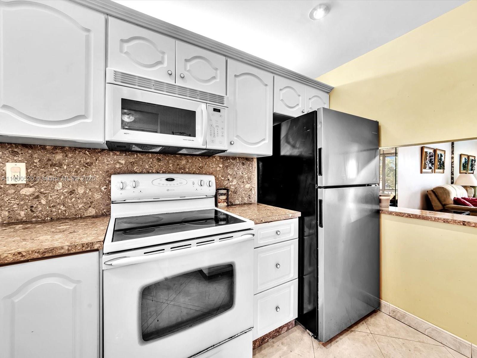 8465 Sunrise Lks Blvd #212
