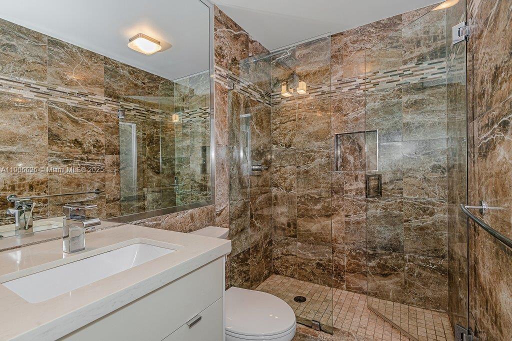 image Roney Palace Condo25