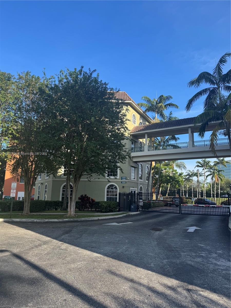 1610 Presidential Way #307