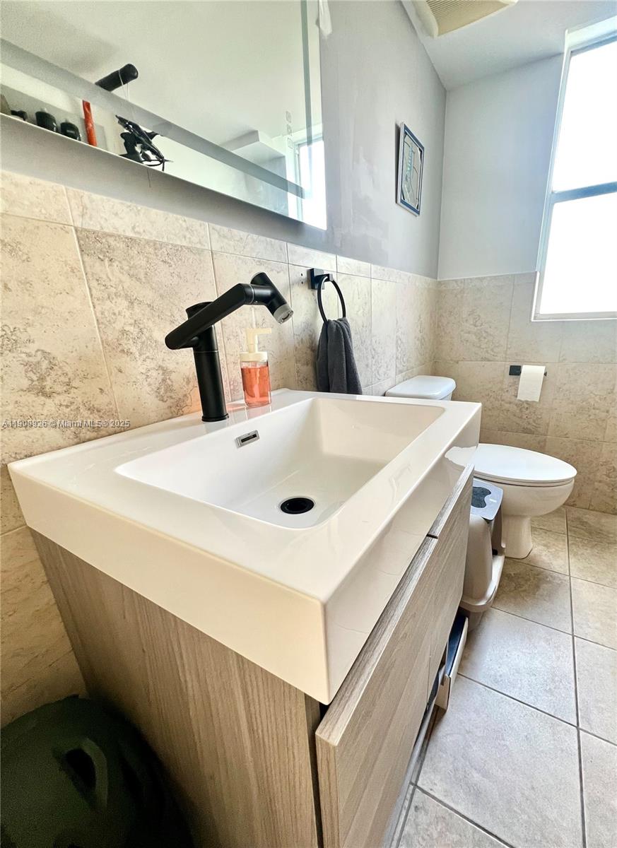 498 SW 2nd St #201 Miami, FL 33130