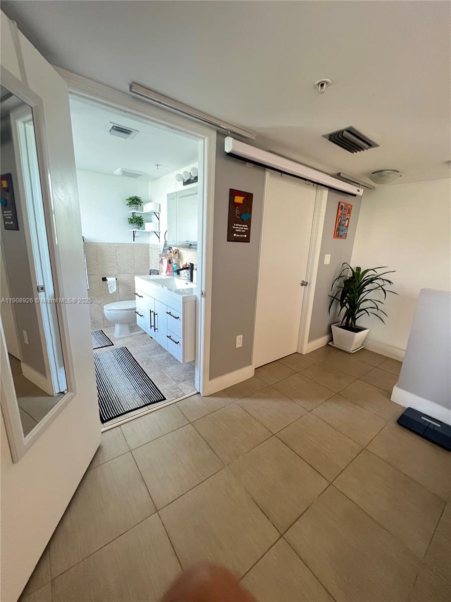 498 SW 2nd St #201 Miami, FL 33130