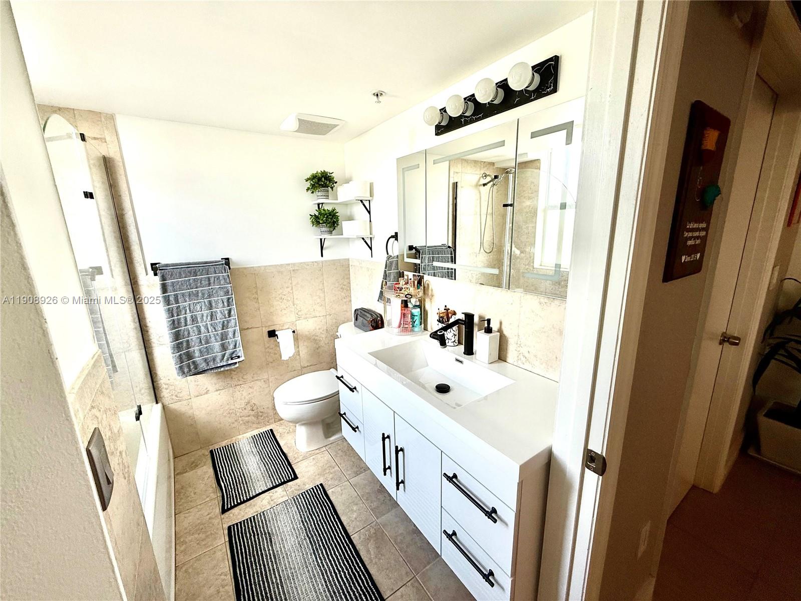 498 SW 2nd St #201 Miami, FL 33130