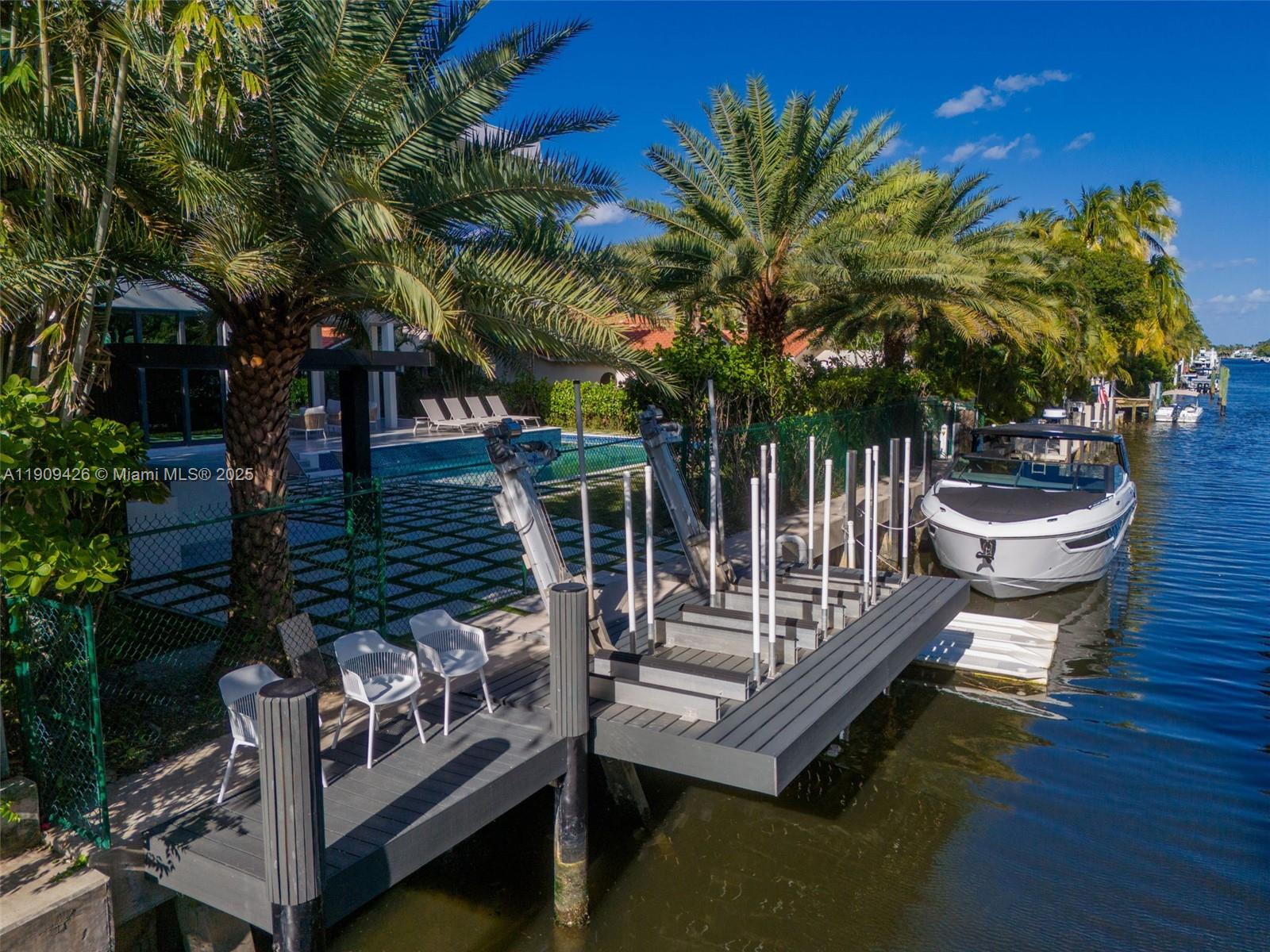 521 Holiday Dr Hallandale Beach, FL 33009