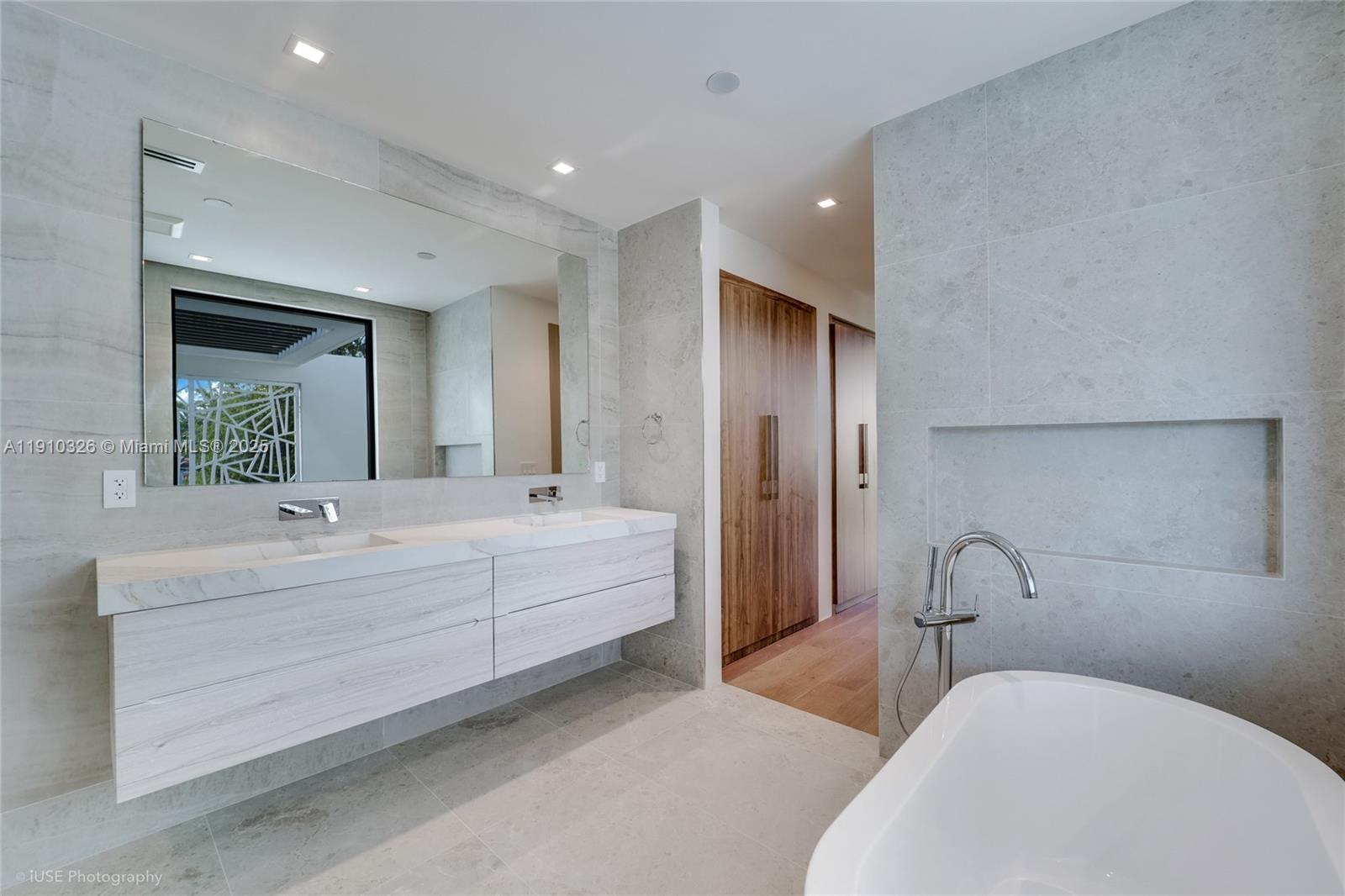 5825 Alton Rd Miami Beach, FL 33140