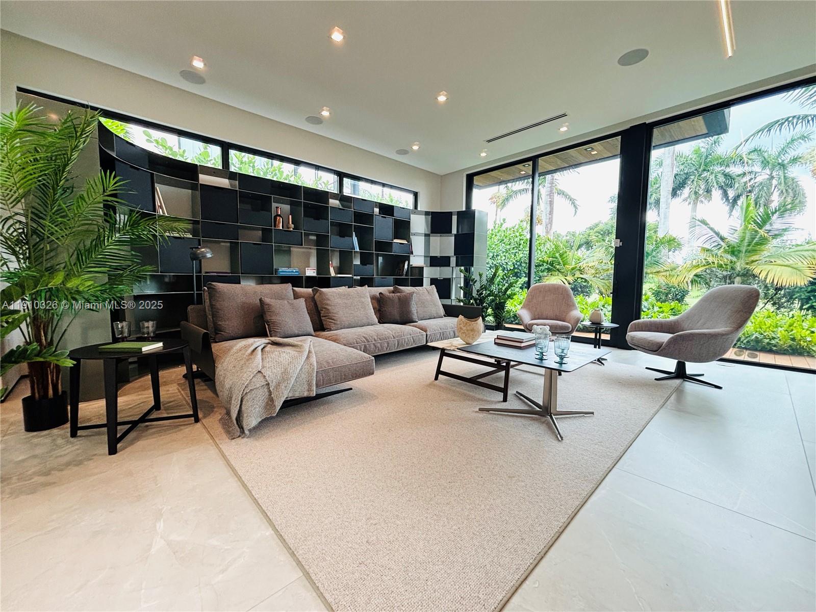 5825 Alton Rd Miami Beach, FL 33140