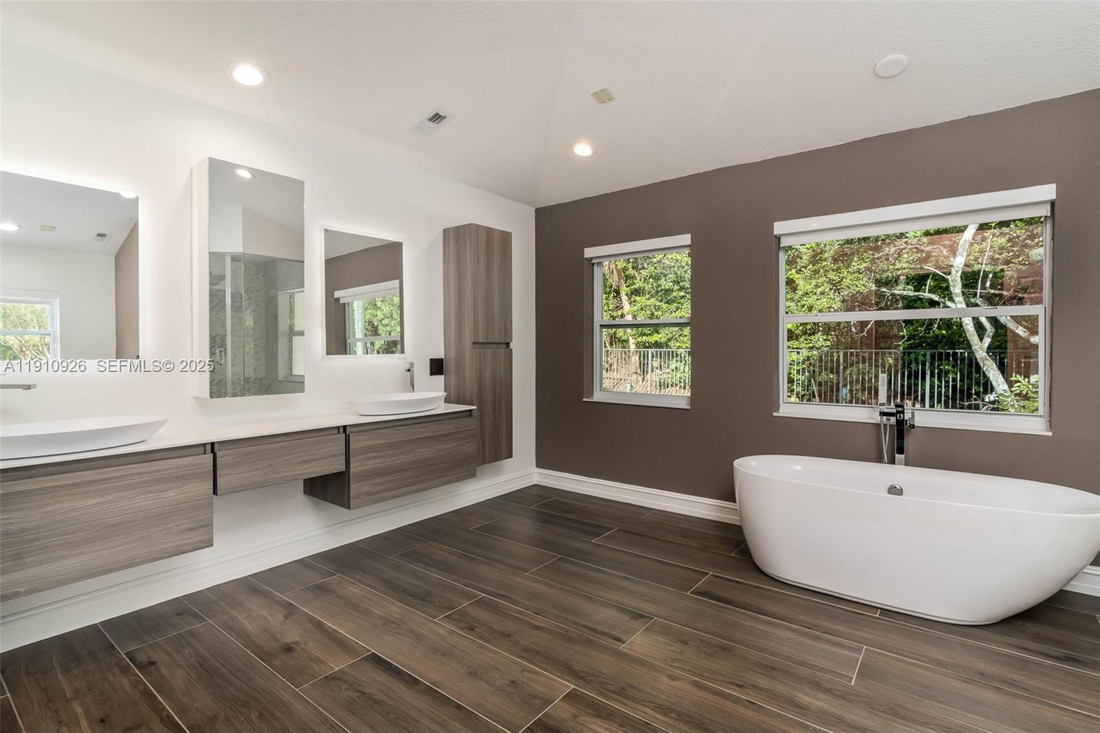 1222 Manor Ct Weston, FL 33326