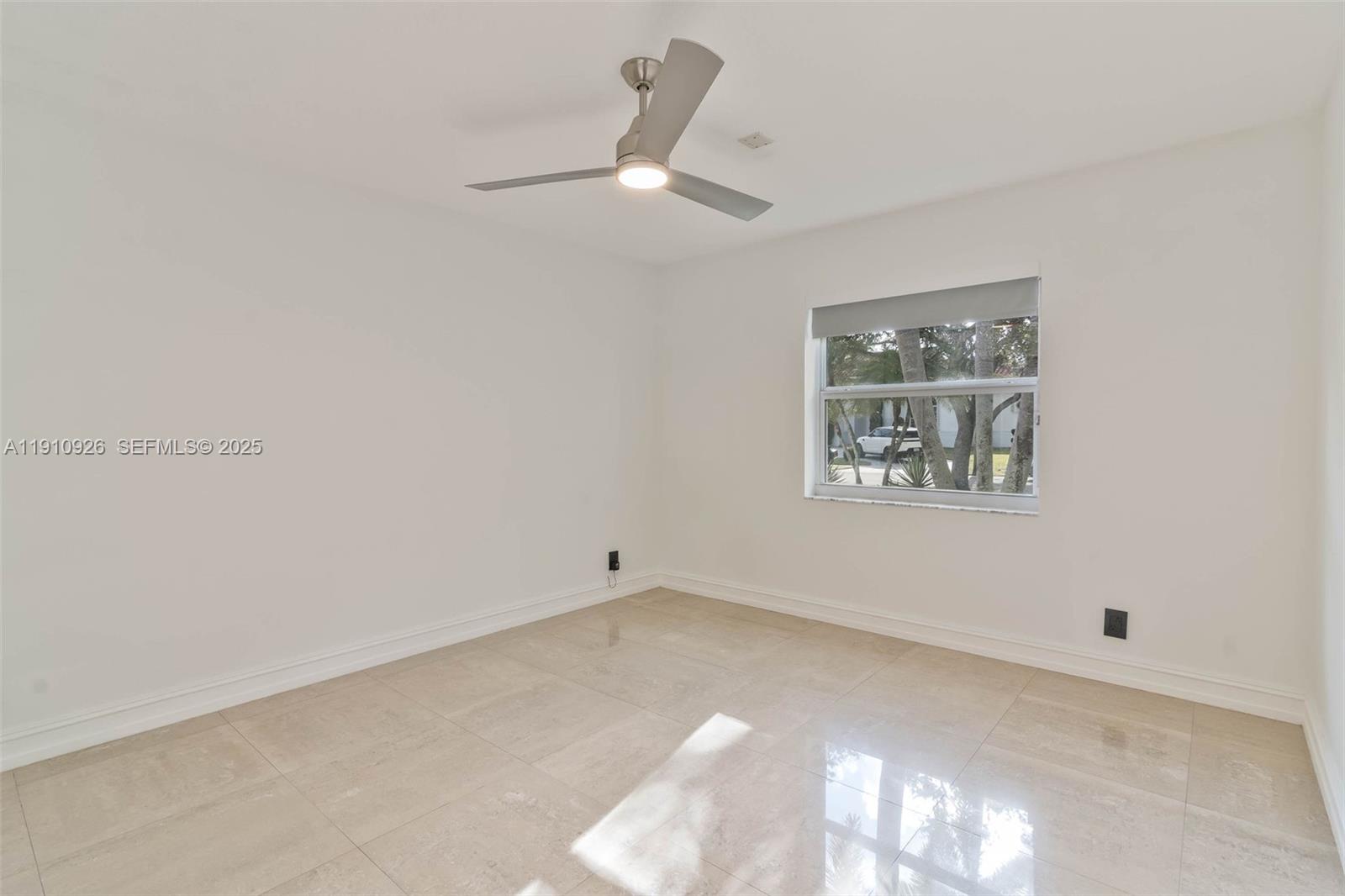 1222 Manor Ct Weston, FL 33326