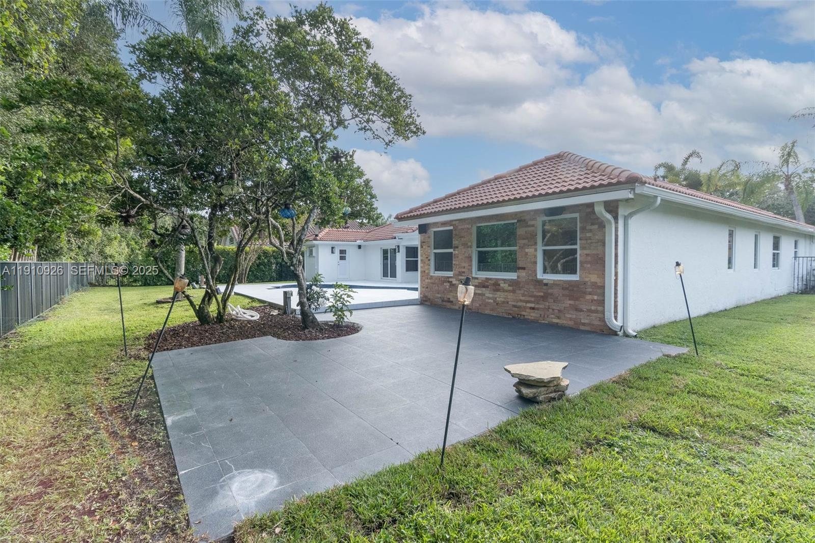 1222 Manor Ct Weston, FL 33326