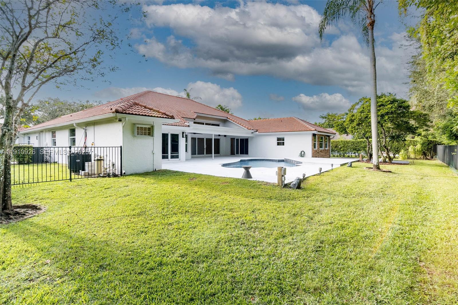 1222 Manor Ct Weston, FL 33326