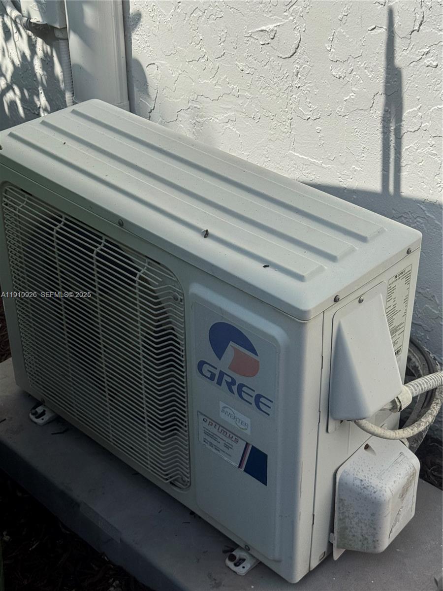 1222 Manor Ct Weston, FL 33326