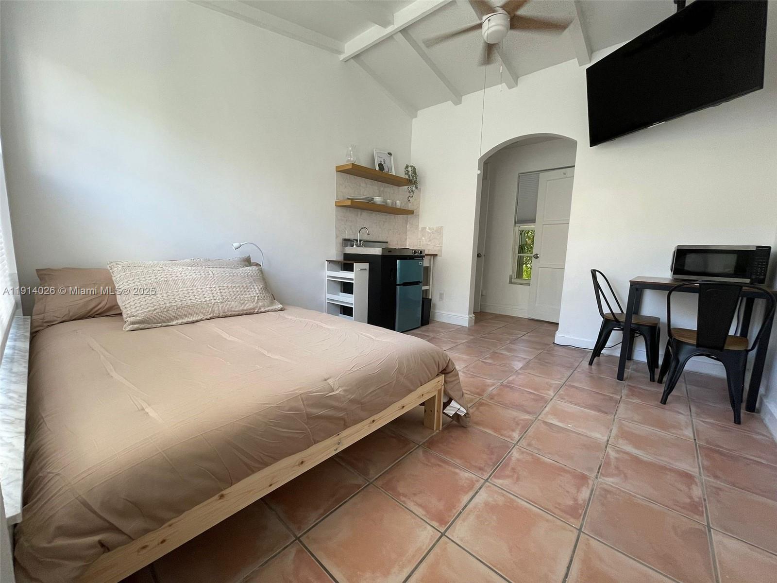 1018 W 47th St #1 Miami Beach, FL 33140