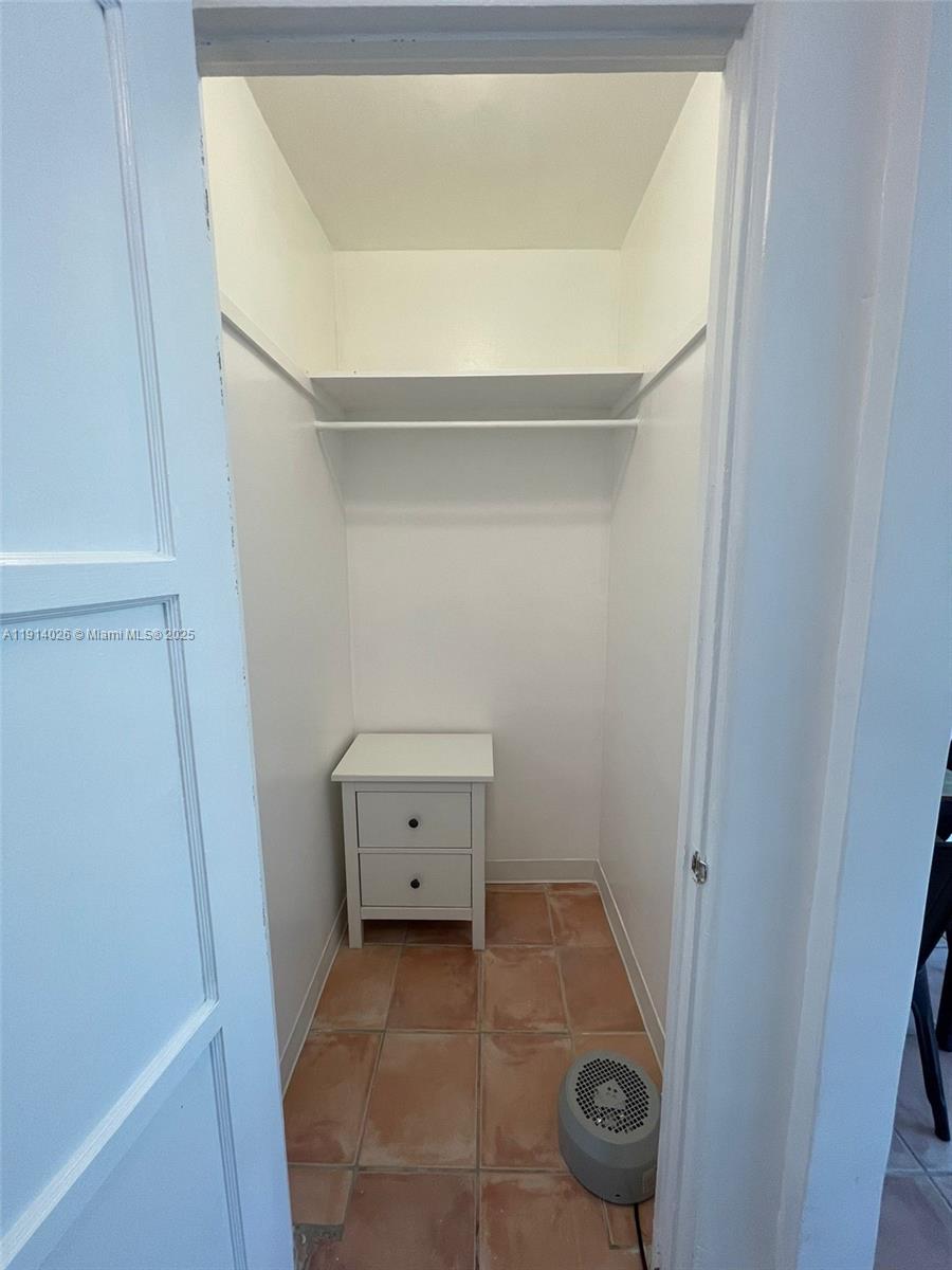 1018 W 47th St #1 Miami Beach, FL 33140