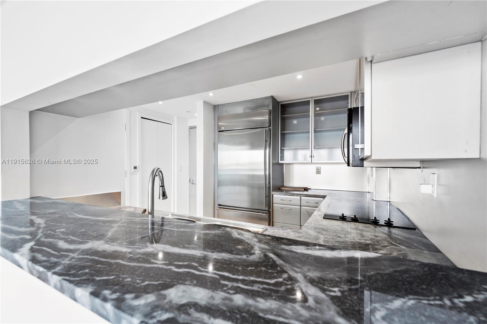 image The Bentley Bay Condo9