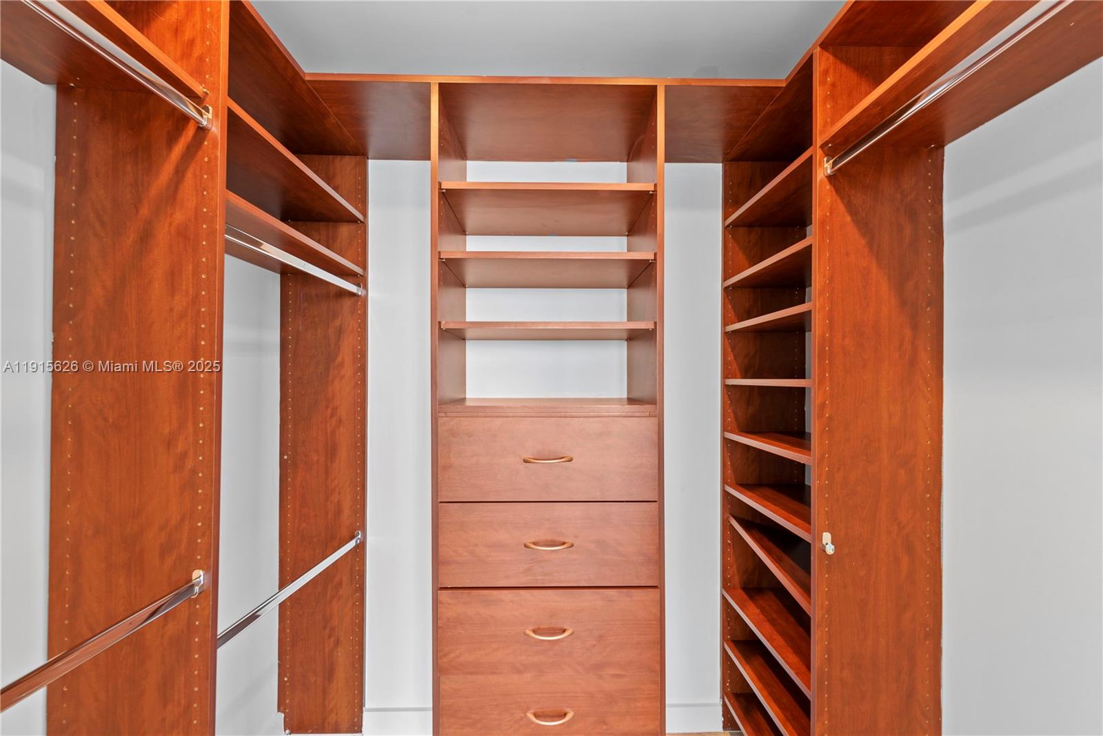 image The Bentley Bay Condo20