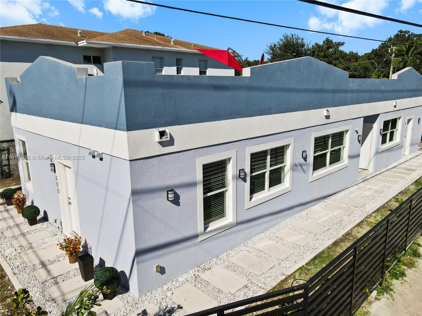 305 NW 58th St Miami, FL 33127