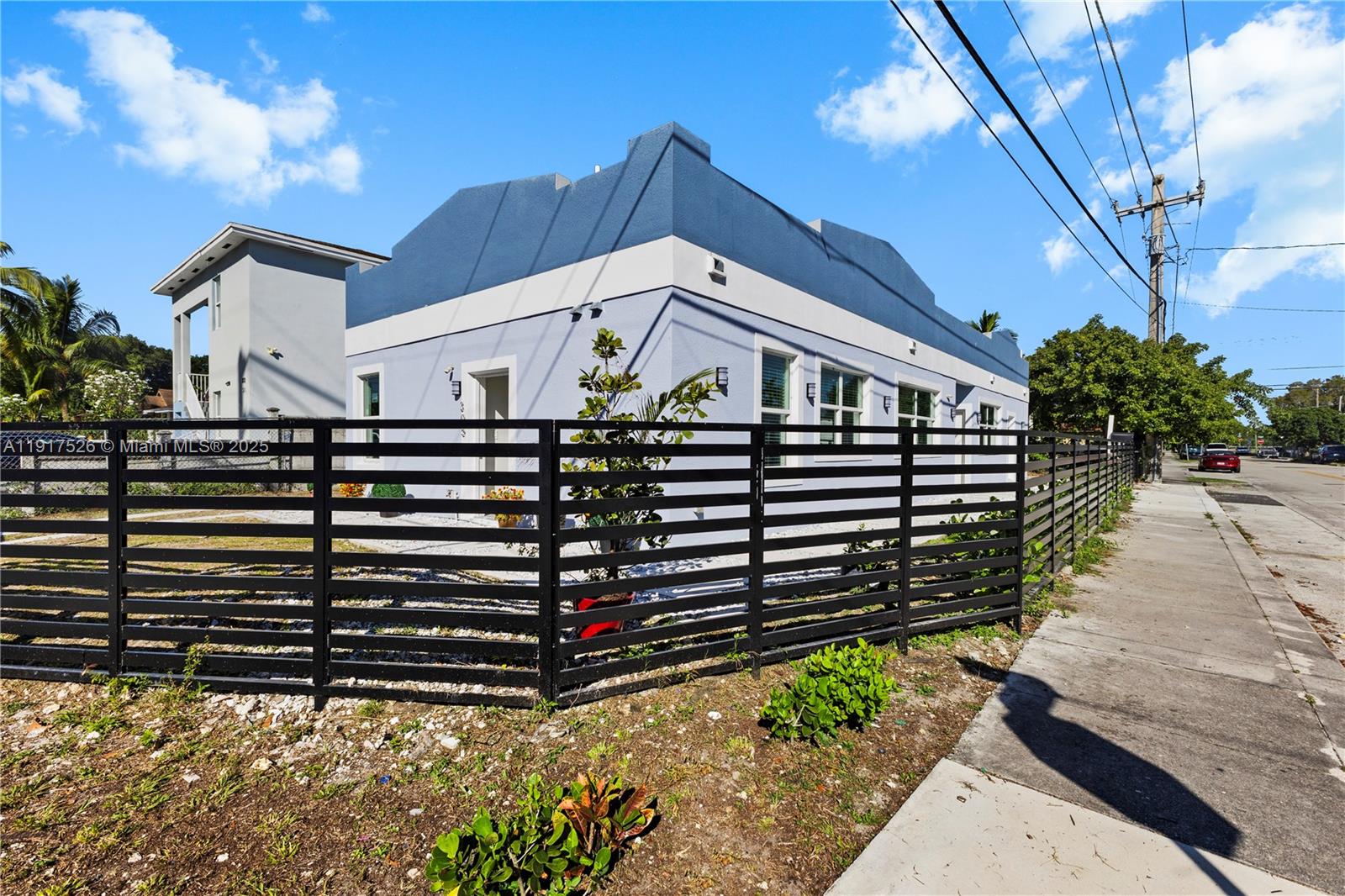 305 NW 58th St Miami, FL 33127