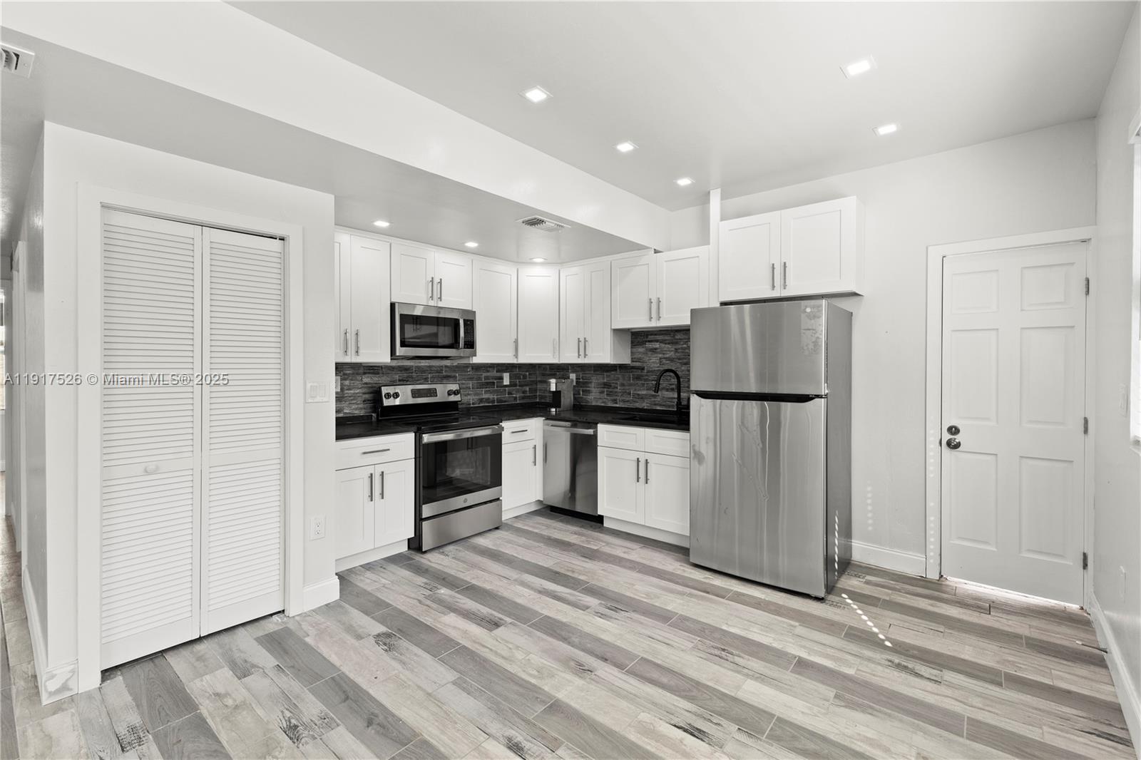 305 NW 58th St Miami, FL 33127