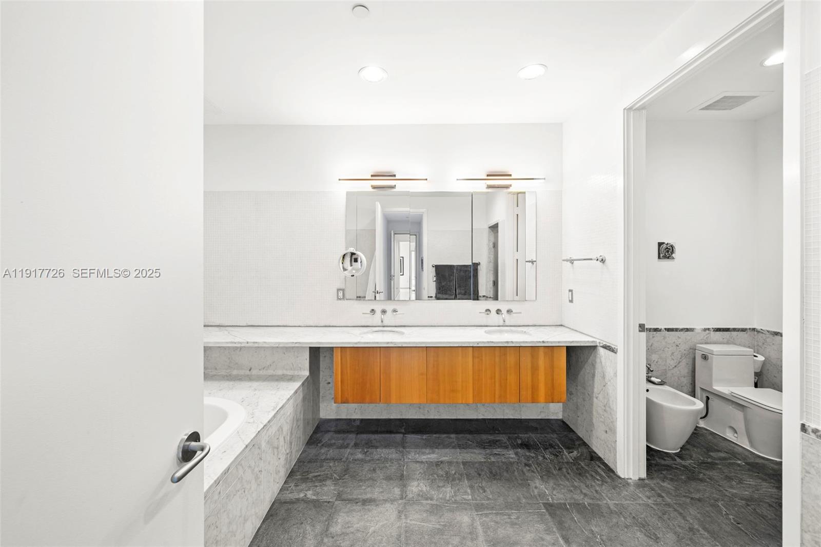 201 Aqua Ave #801 Miami Beach, FL 33141