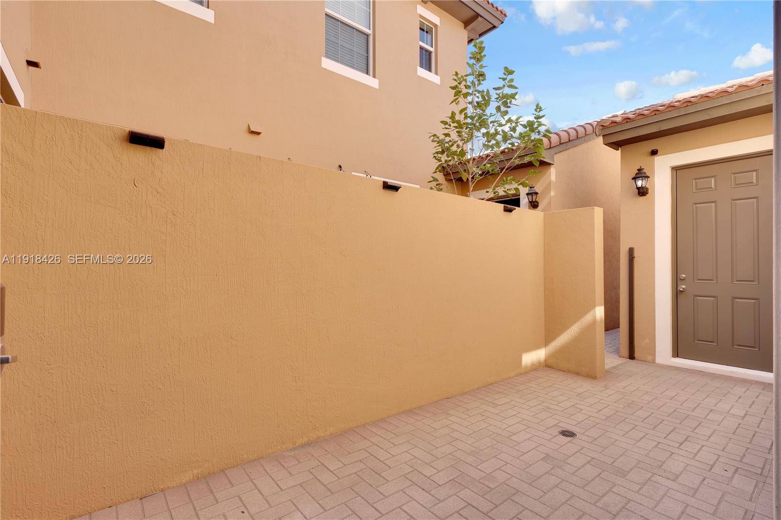 1516 SW 147th Ave Pembroke Pines, FL 33027