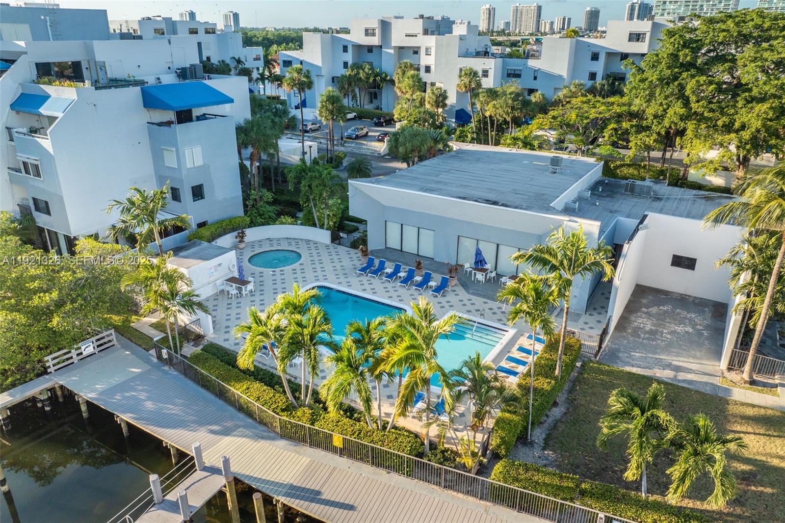 429 Poinciana Dr #1415 Sunny Isles Beach, FL 33160