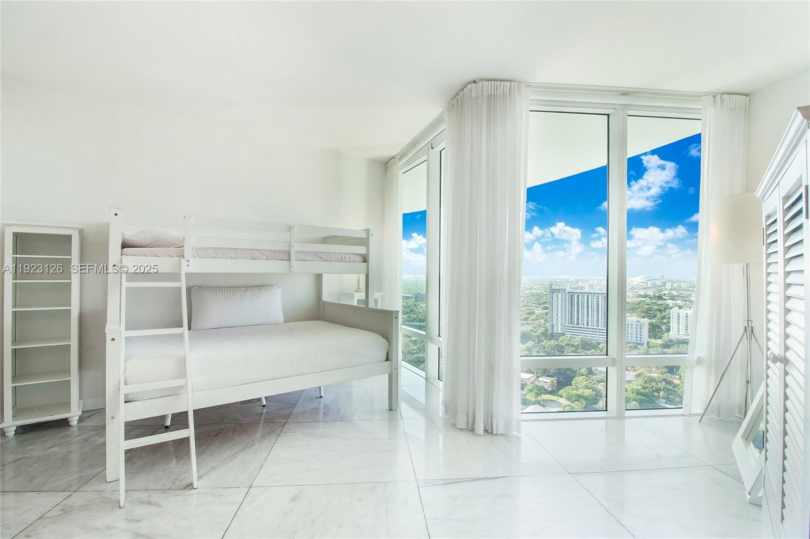 1643 Brickell Ave #2902 Miami, FL 33129