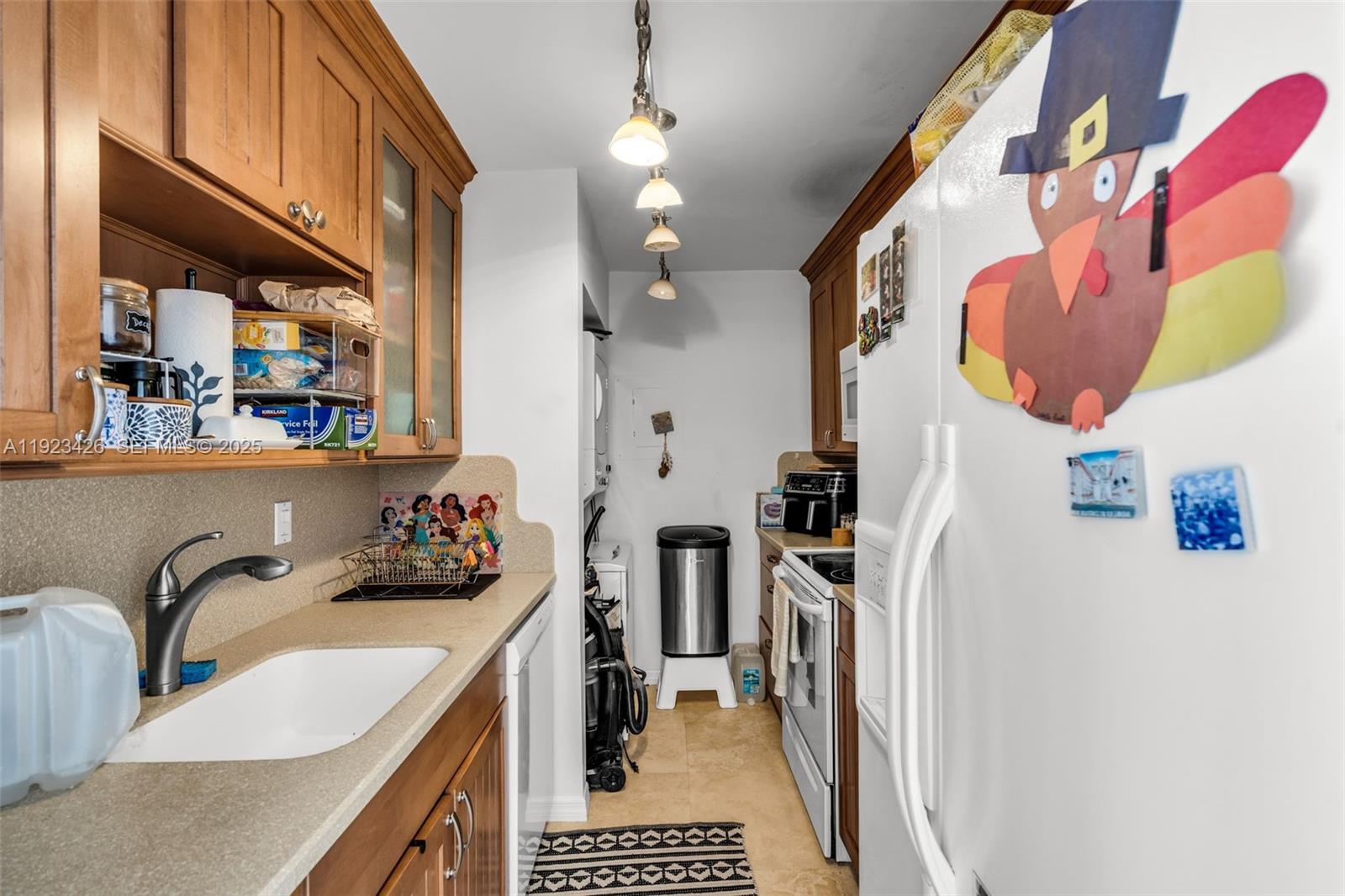 255 Galen Dr #2E Key Biscayne, FL 33149