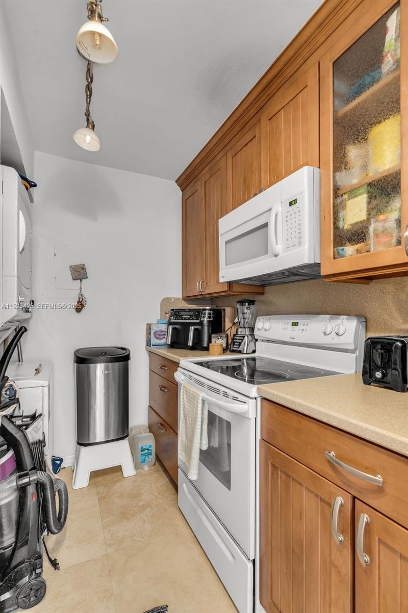 255 Galen Dr #2E Key Biscayne, FL 33149