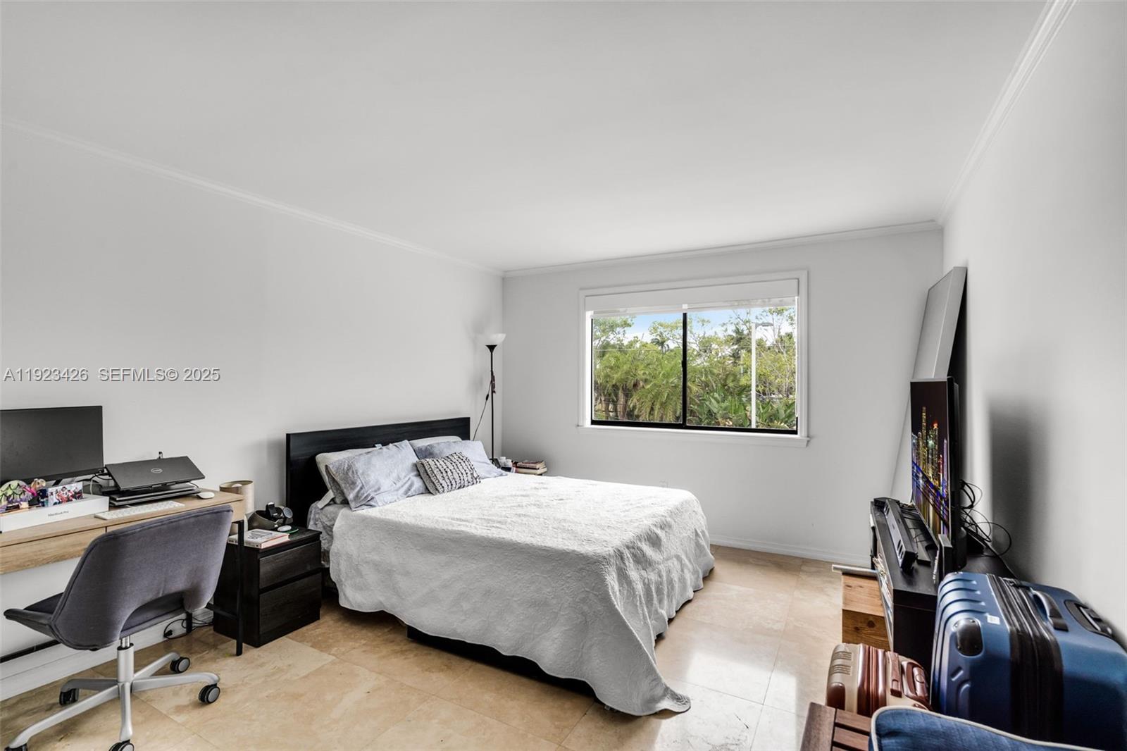 255 Galen Dr #2E Key Biscayne, FL 33149