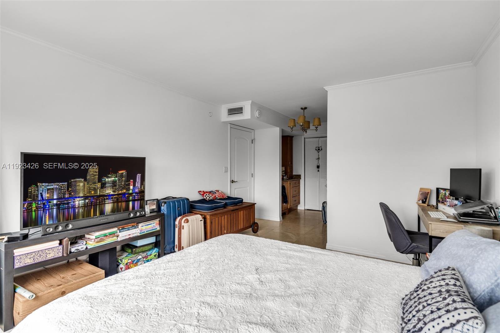 255 Galen Dr #2E Key Biscayne, FL 33149