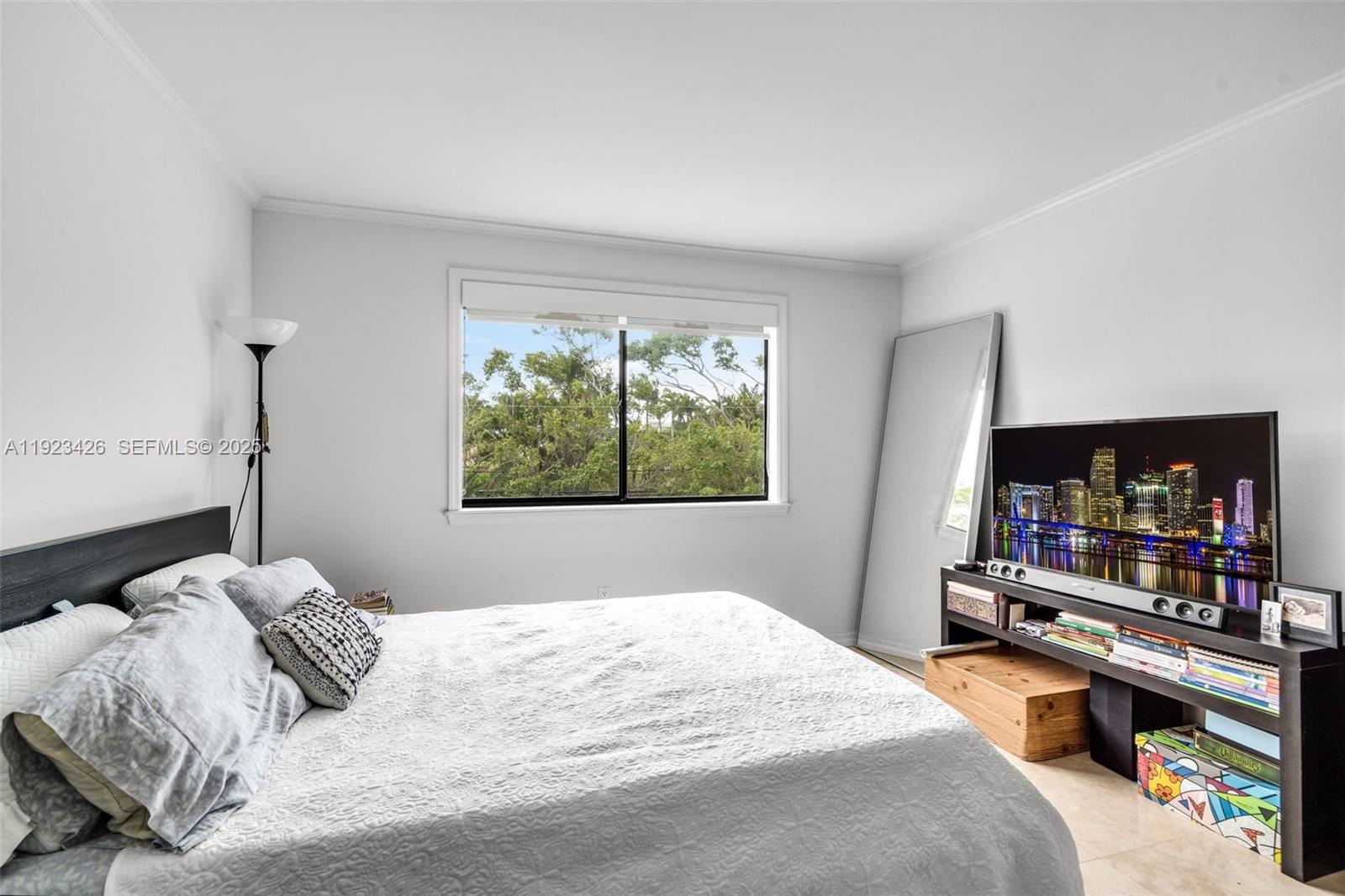 255 Galen Dr #2E Key Biscayne, FL 33149