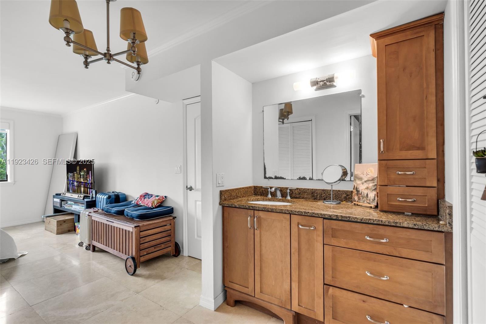 255 Galen Dr #2E Key Biscayne, FL 33149