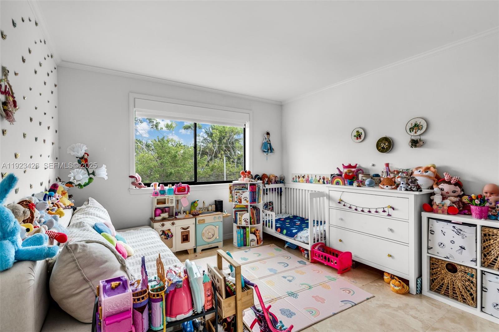 255 Galen Dr #2E Key Biscayne, FL 33149