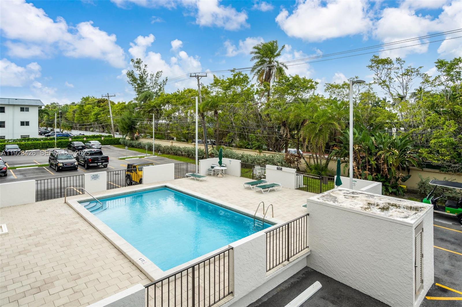 255 Galen Dr #2E Key Biscayne, FL 33149