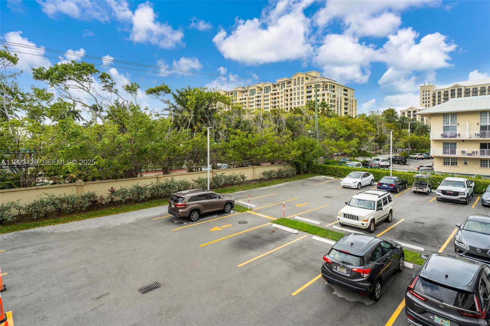 255 Galen Dr #2E Key Biscayne, FL 33149