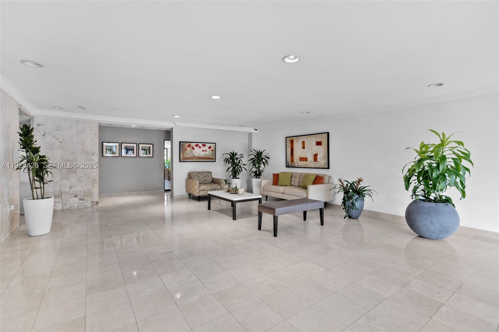 255 Galen Dr #2E Key Biscayne, FL 33149