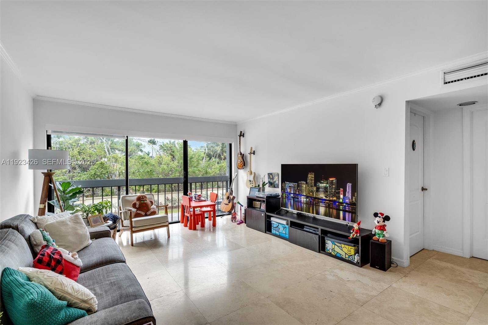 255 Galen Dr #2E Key Biscayne, FL 33149