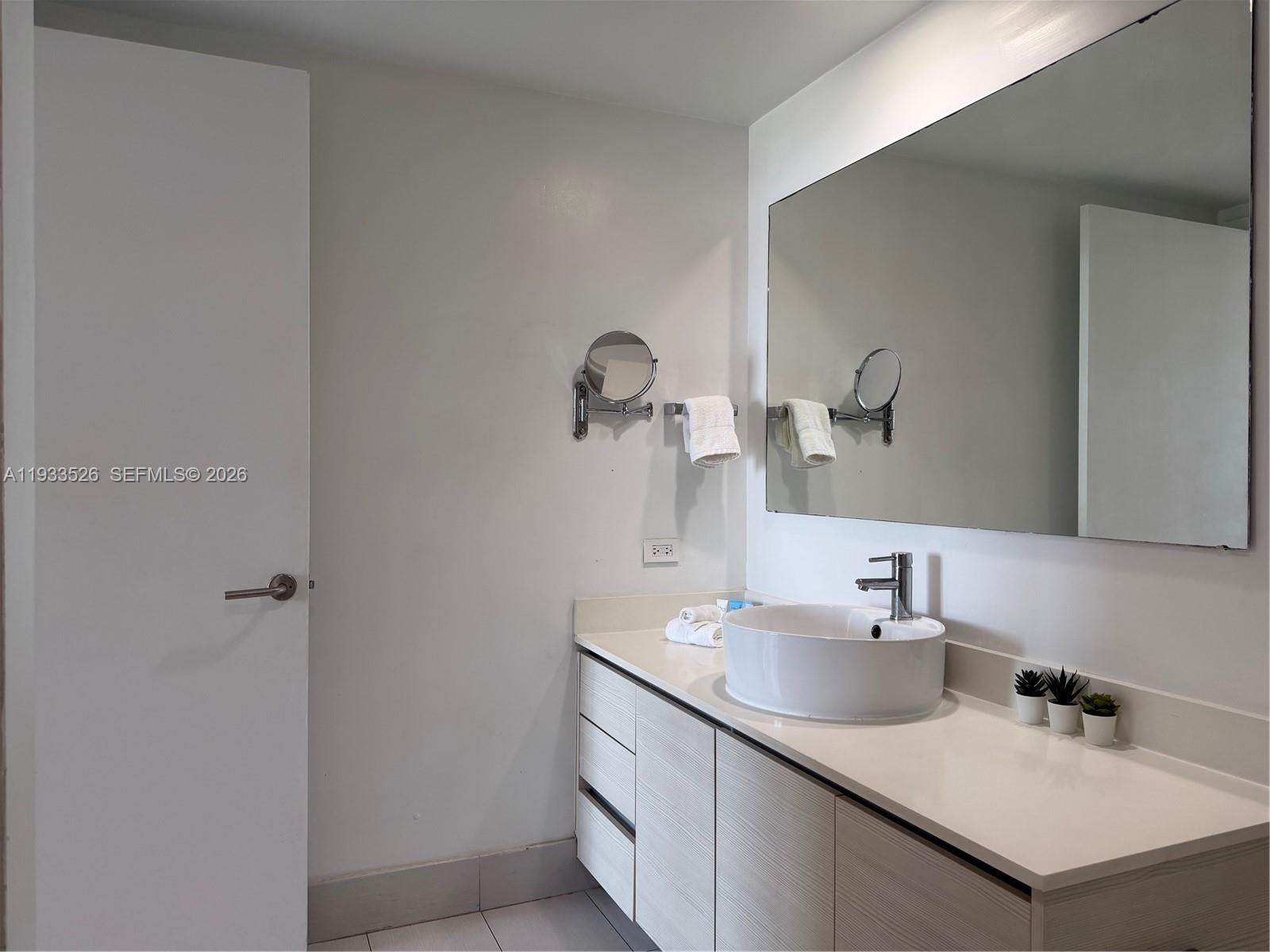 image Beachwalk Condominium15
