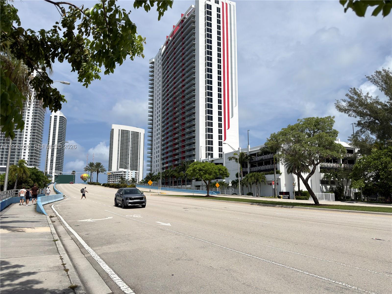 image Beachwalk Condominium3
