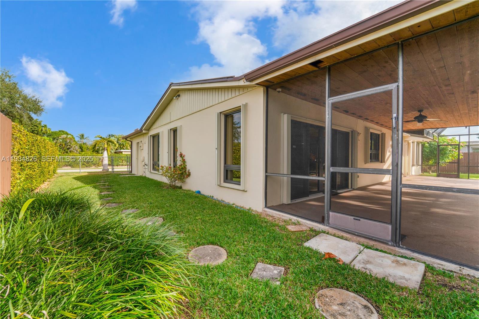 9660 SW 105th Ave Miami, FL 33176