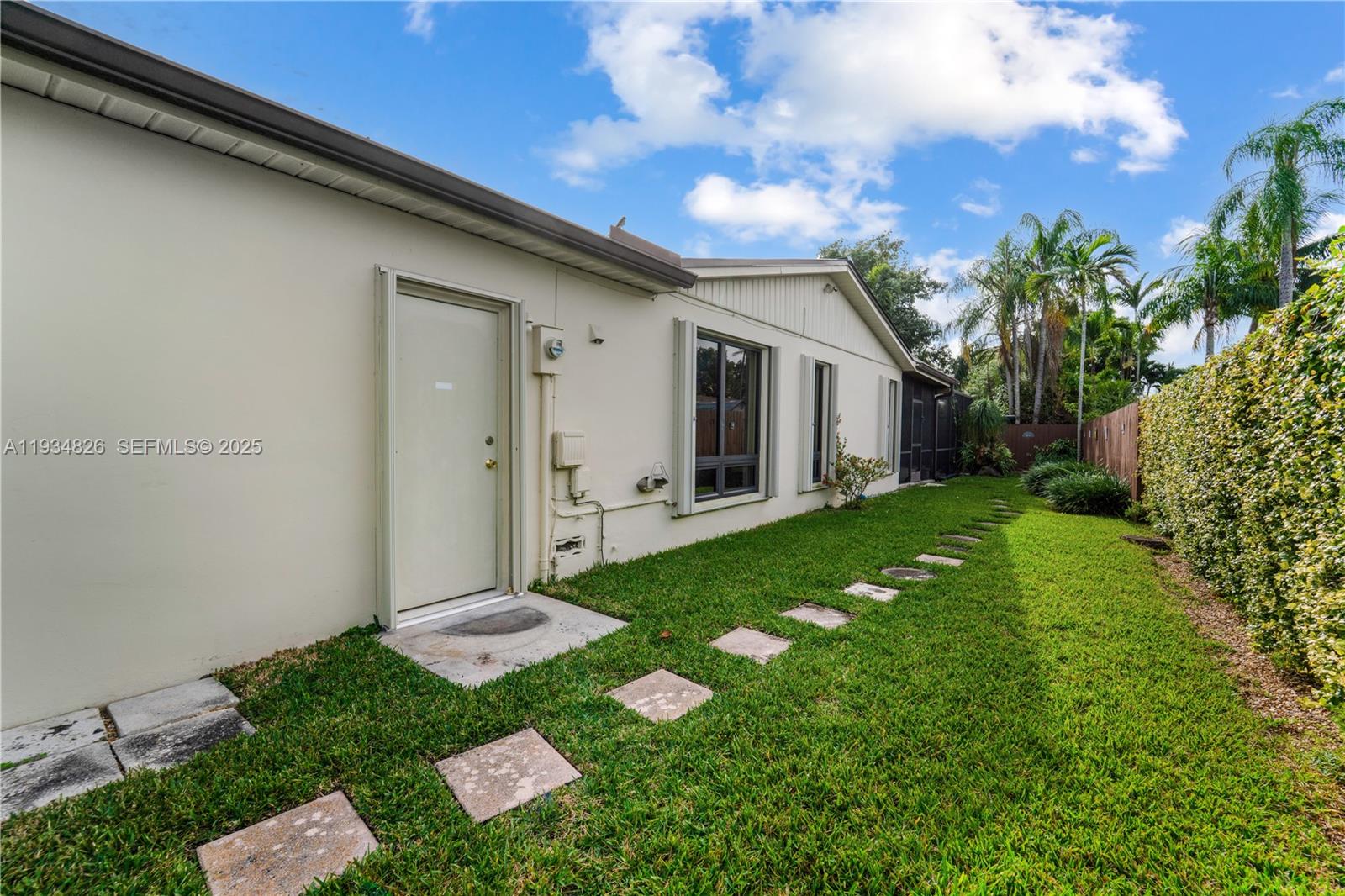 9660 SW 105th Ave Miami, FL 33176