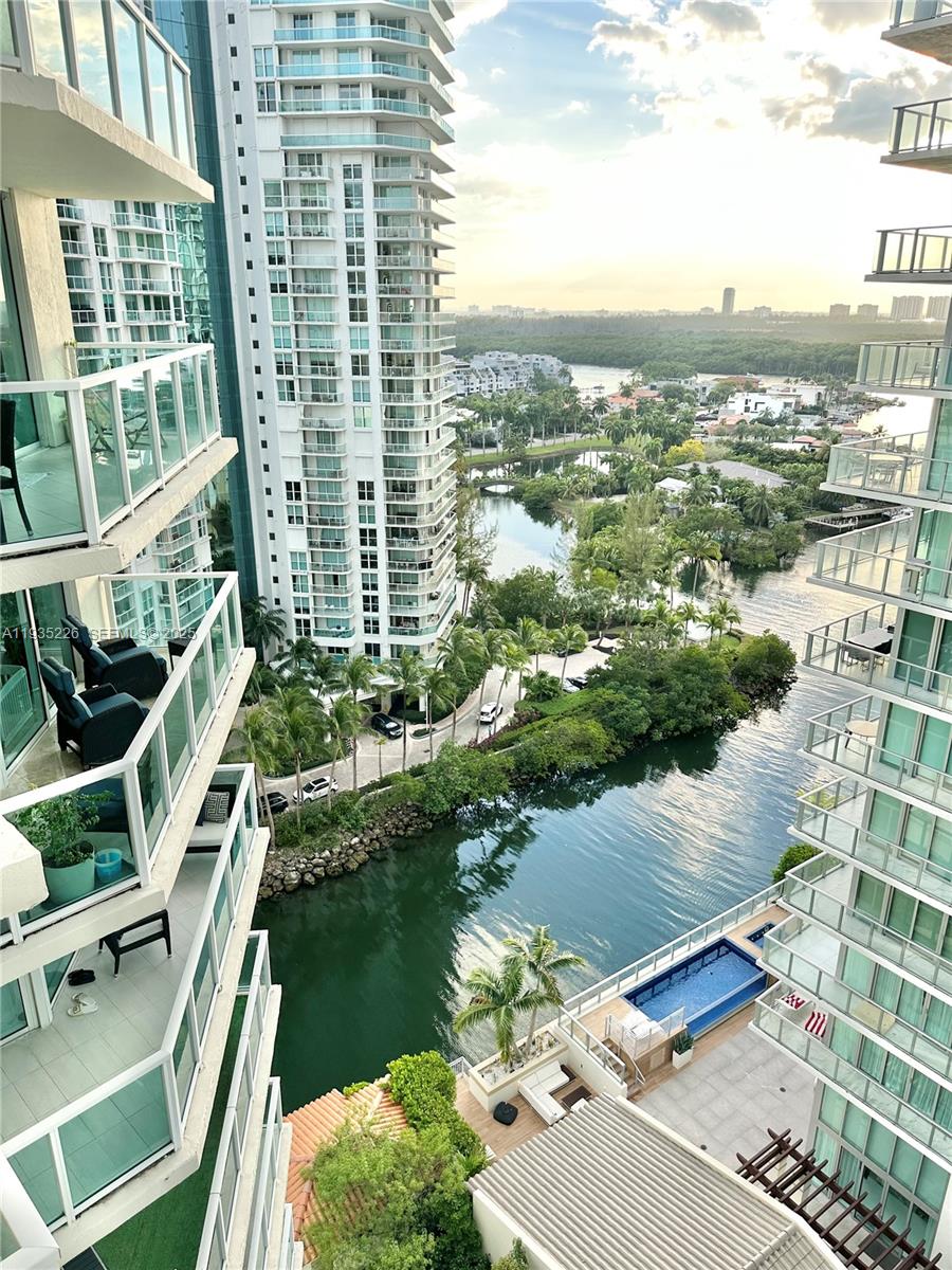 image St Tropez Sunny Isles1