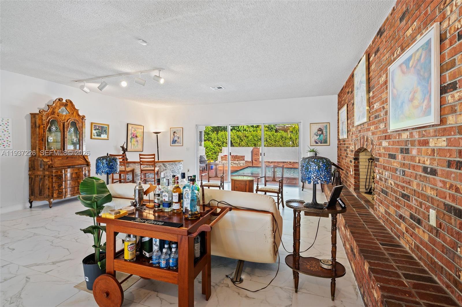 218 S Shore Dr Miami, FL 33133