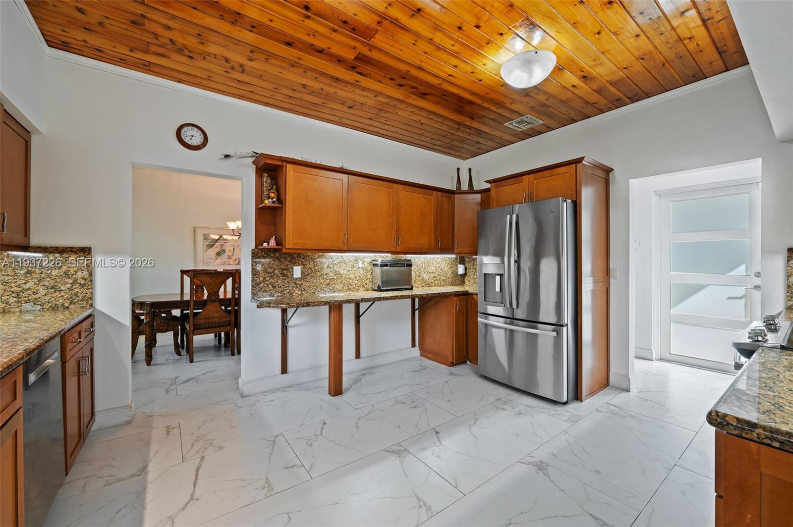 218 S Shore Dr Miami, FL 33133