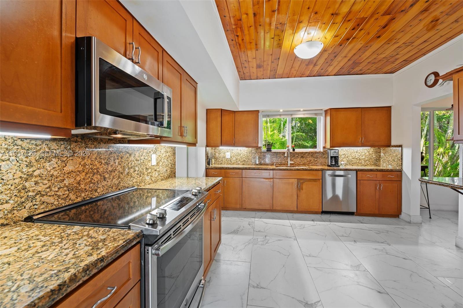 218 S Shore Dr Miami, FL 33133