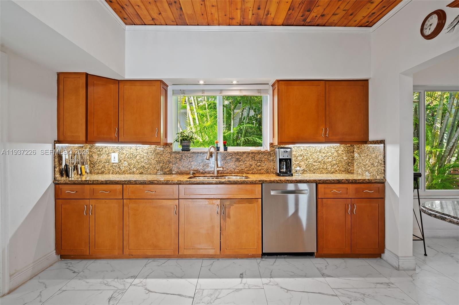 218 S Shore Dr Miami, FL 33133