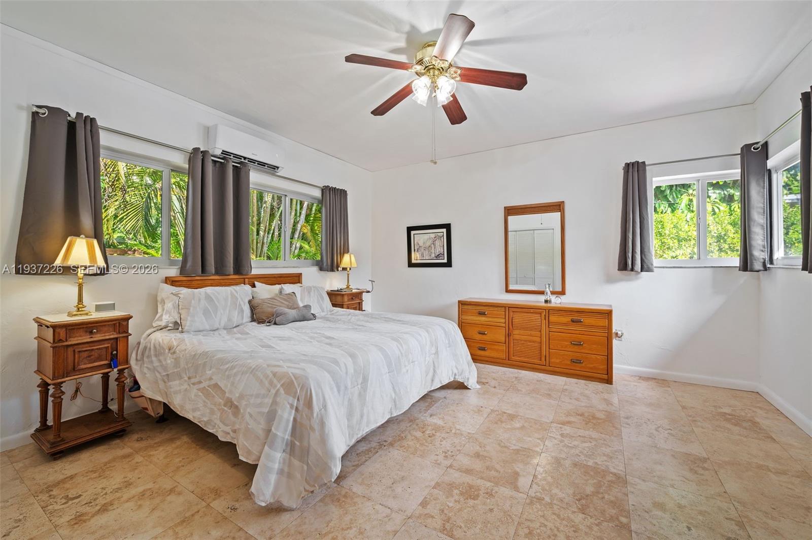 218 S Shore Dr Miami, FL 33133