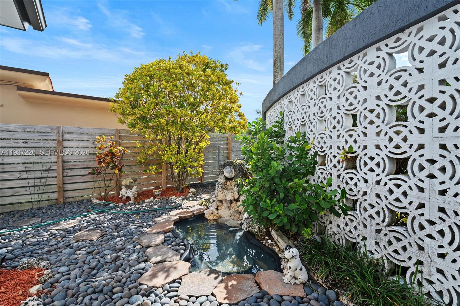 218 S Shore Dr Miami, FL 33133